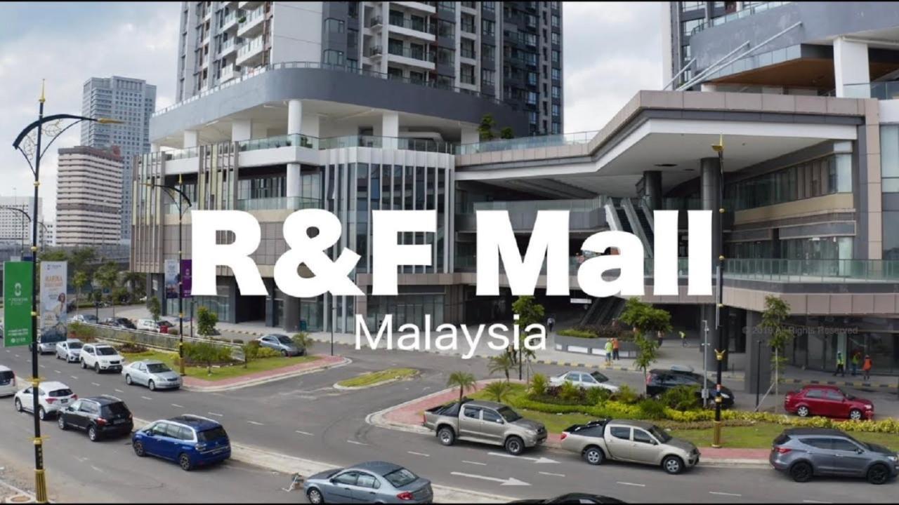 Paragon Suites Studios With Private Jacuzzi Near Ciq Rts Johor Bahru Eksteriør bilde