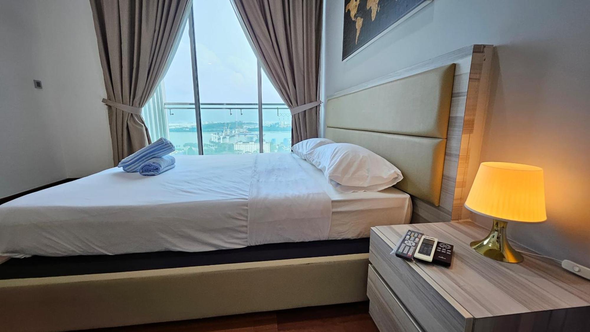 Paragon Suites Studios With Private Jacuzzi Near Ciq Rts Johor Bahru Eksteriør bilde