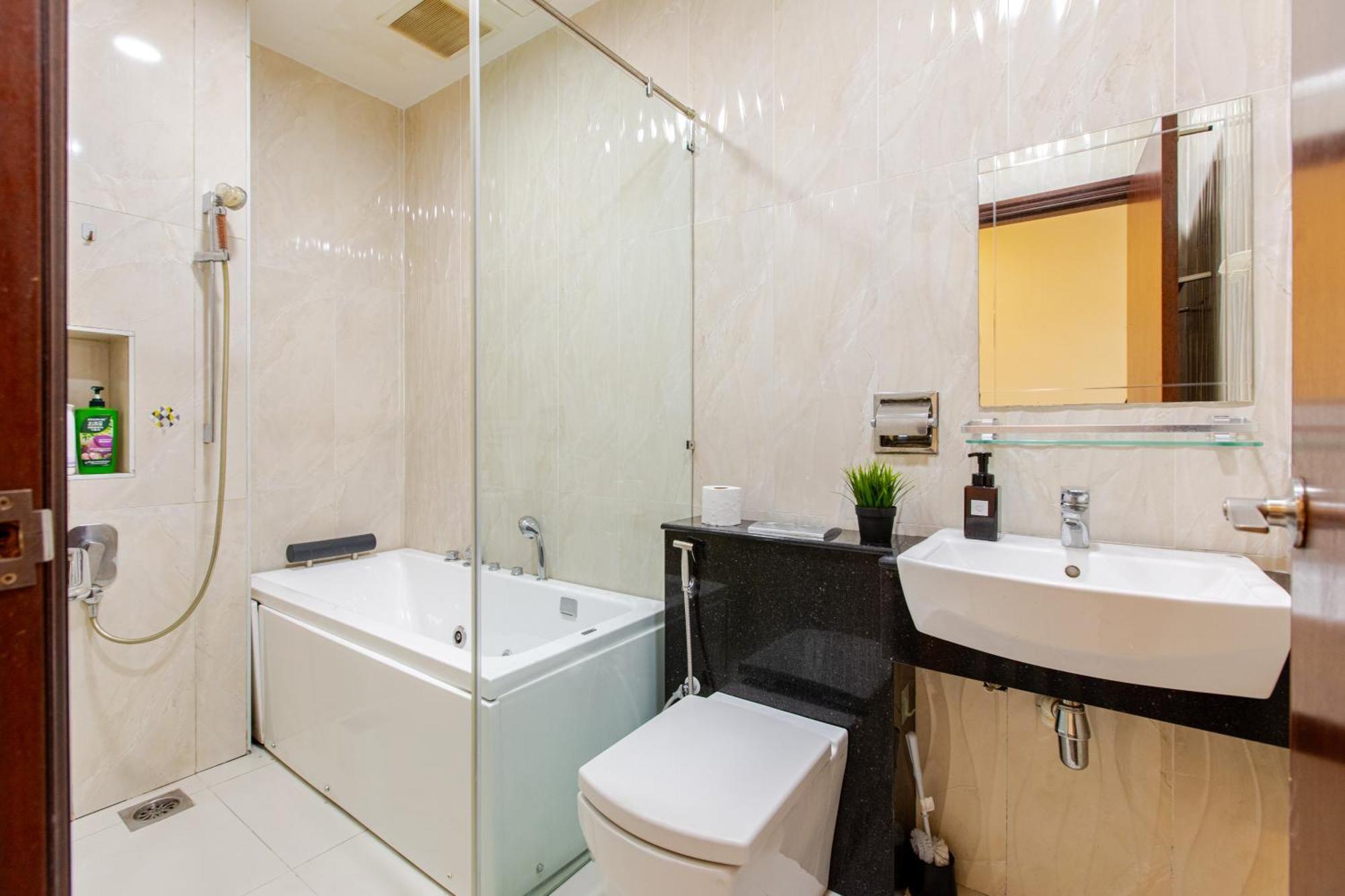 Paragon Suites Studios With Private Jacuzzi Near Ciq Rts Johor Bahru Eksteriør bilde