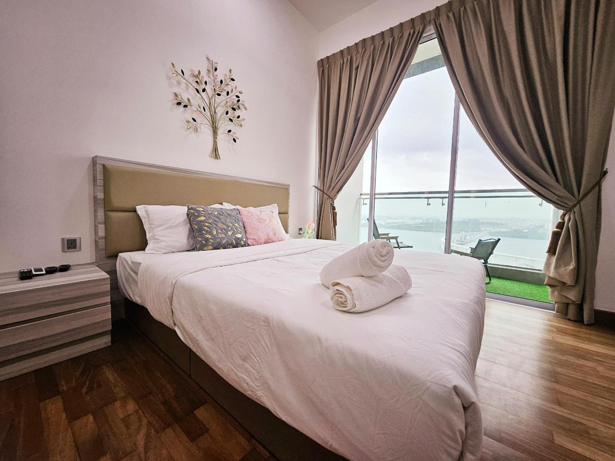 Paragon Suites Studios With Private Jacuzzi Near Ciq Rts Johor Bahru Eksteriør bilde