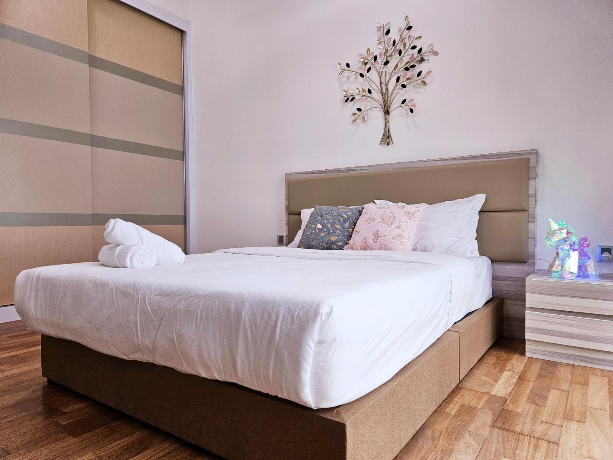 Paragon Suites Studios With Private Jacuzzi Near Ciq Rts Johor Bahru Eksteriør bilde