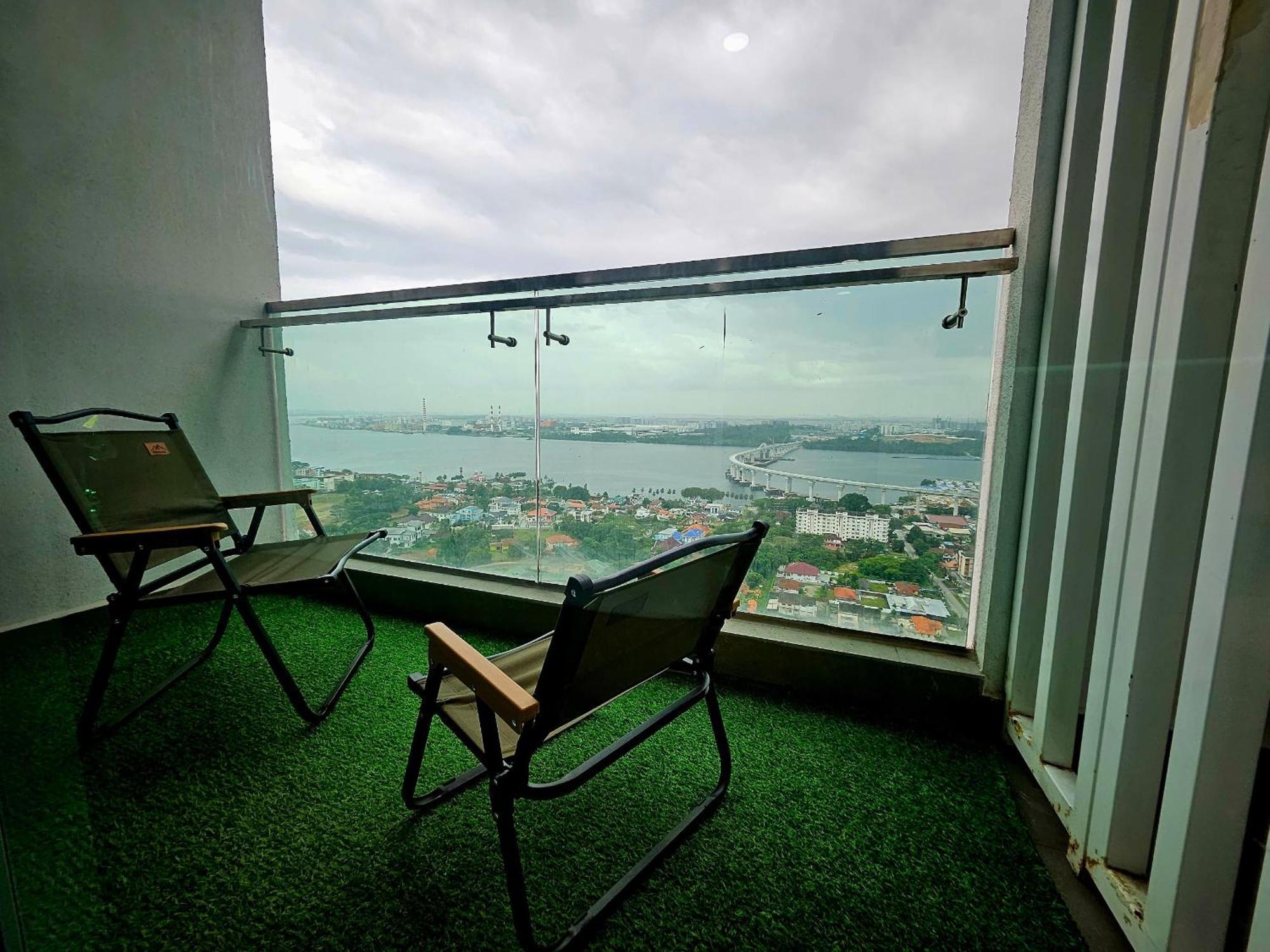 Paragon Suites Studios With Private Jacuzzi Near Ciq Rts Johor Bahru Eksteriør bilde