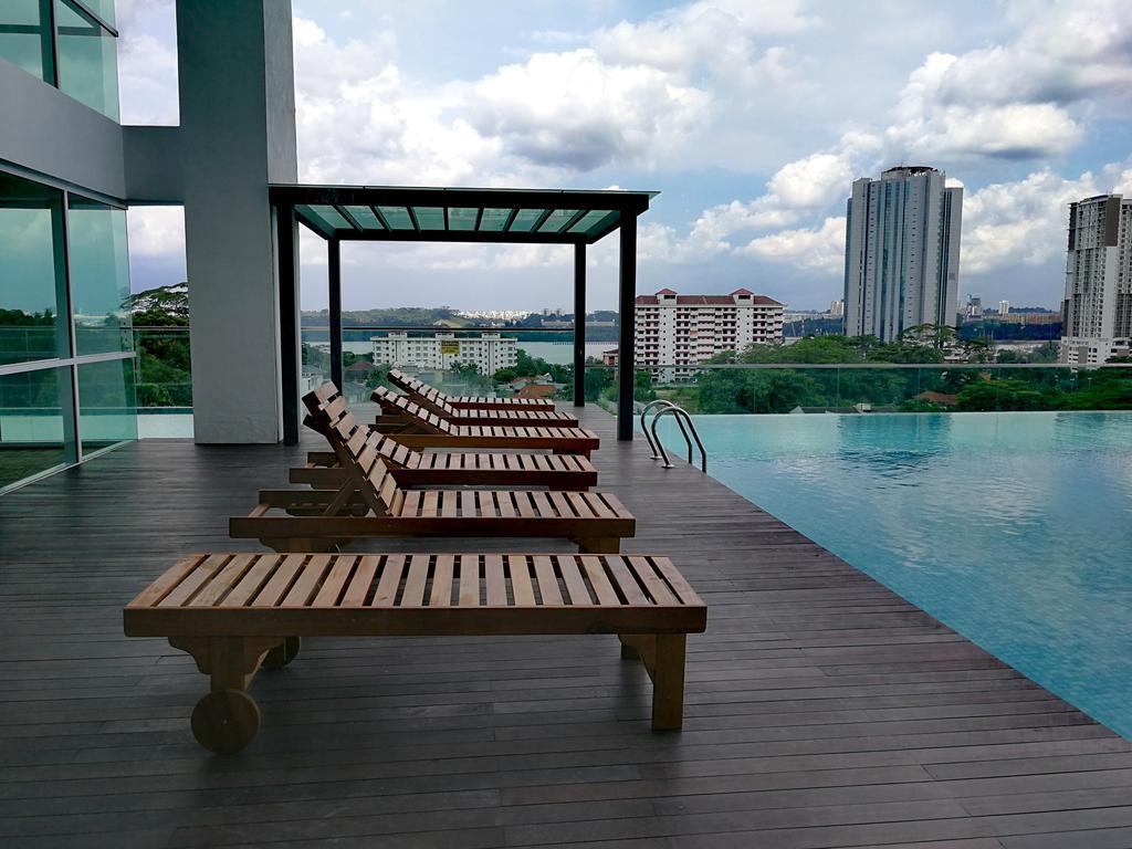 Paragon Suites Studios With Private Jacuzzi Near Ciq Rts Johor Bahru Eksteriør bilde