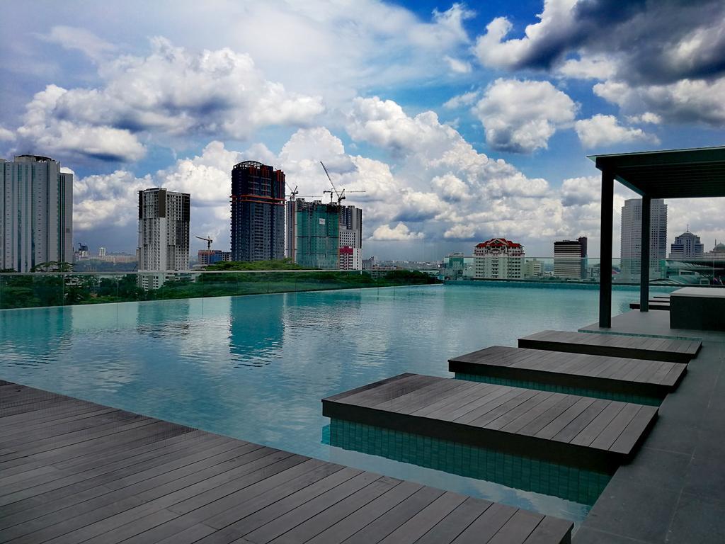 Paragon Suites Studios With Private Jacuzzi Near Ciq Rts Johor Bahru Eksteriør bilde